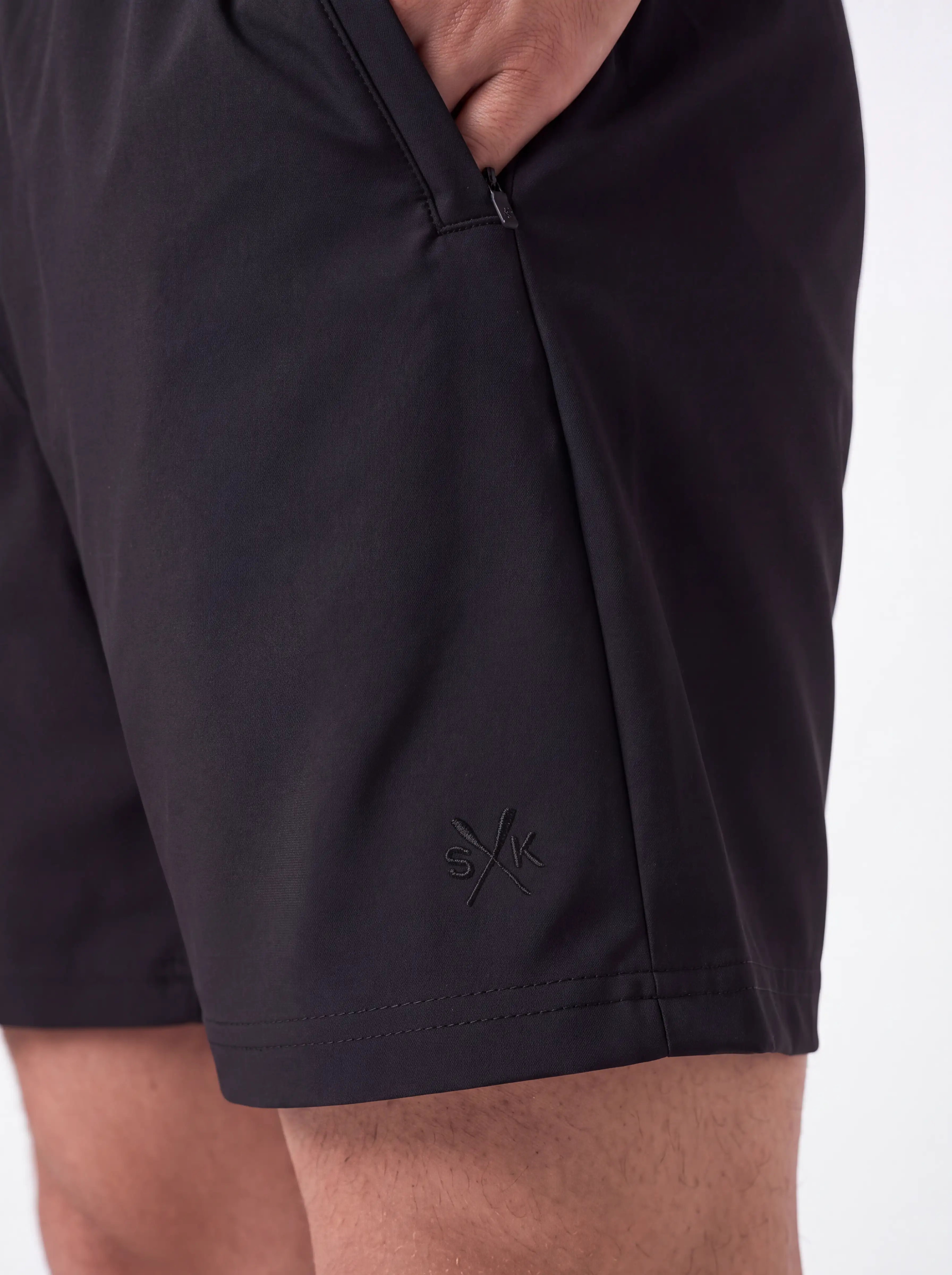 SHORT TECH EM POLIAMIDA C/ ELASTANO E BOLSO RETO