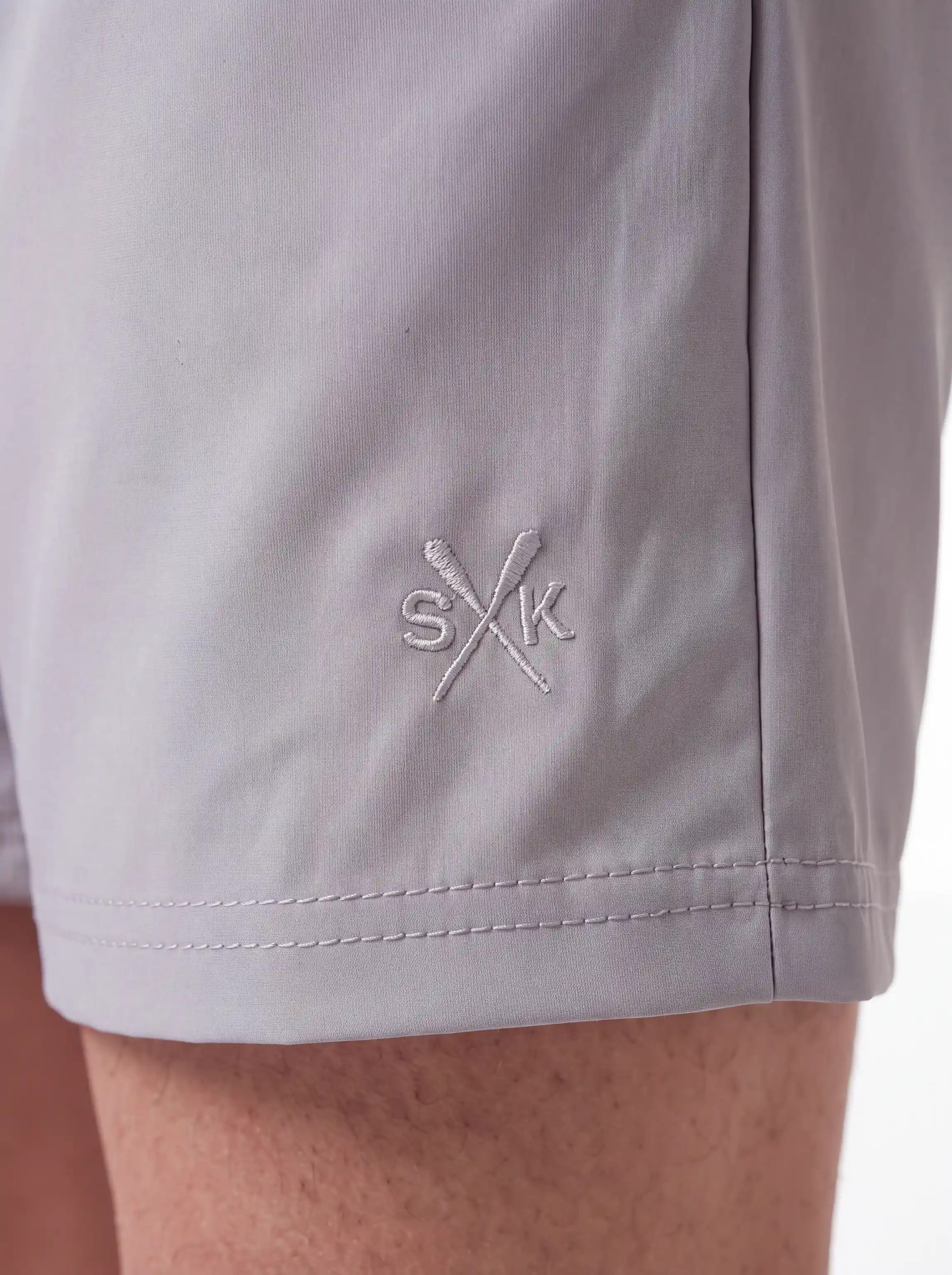 SHORT TECH EM POLIAMIDA C/ ELASTANO E BOLSO RETO