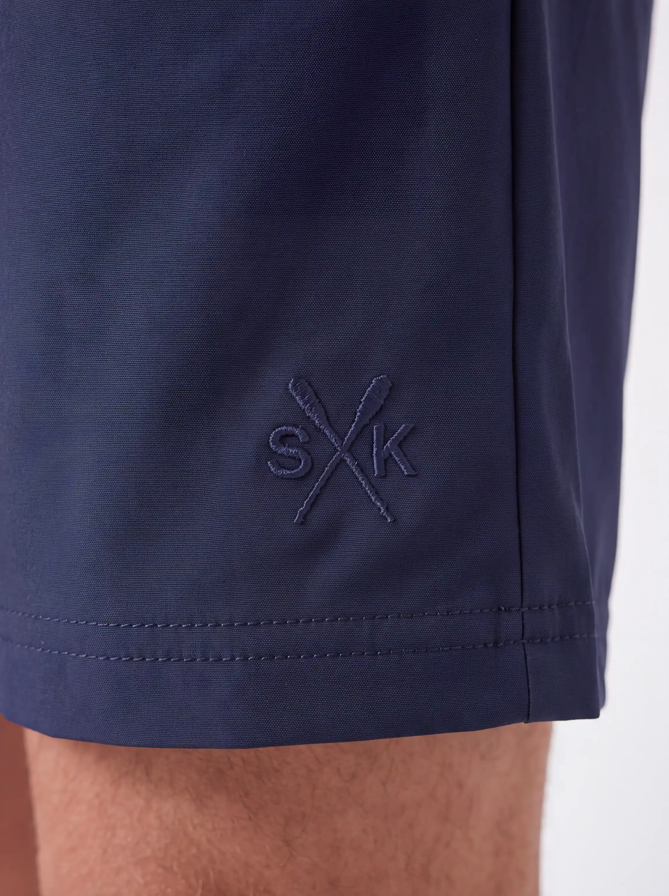 SHORT TECH EM POLIAMIDA C/ ELASTANO E BOLSO RETO