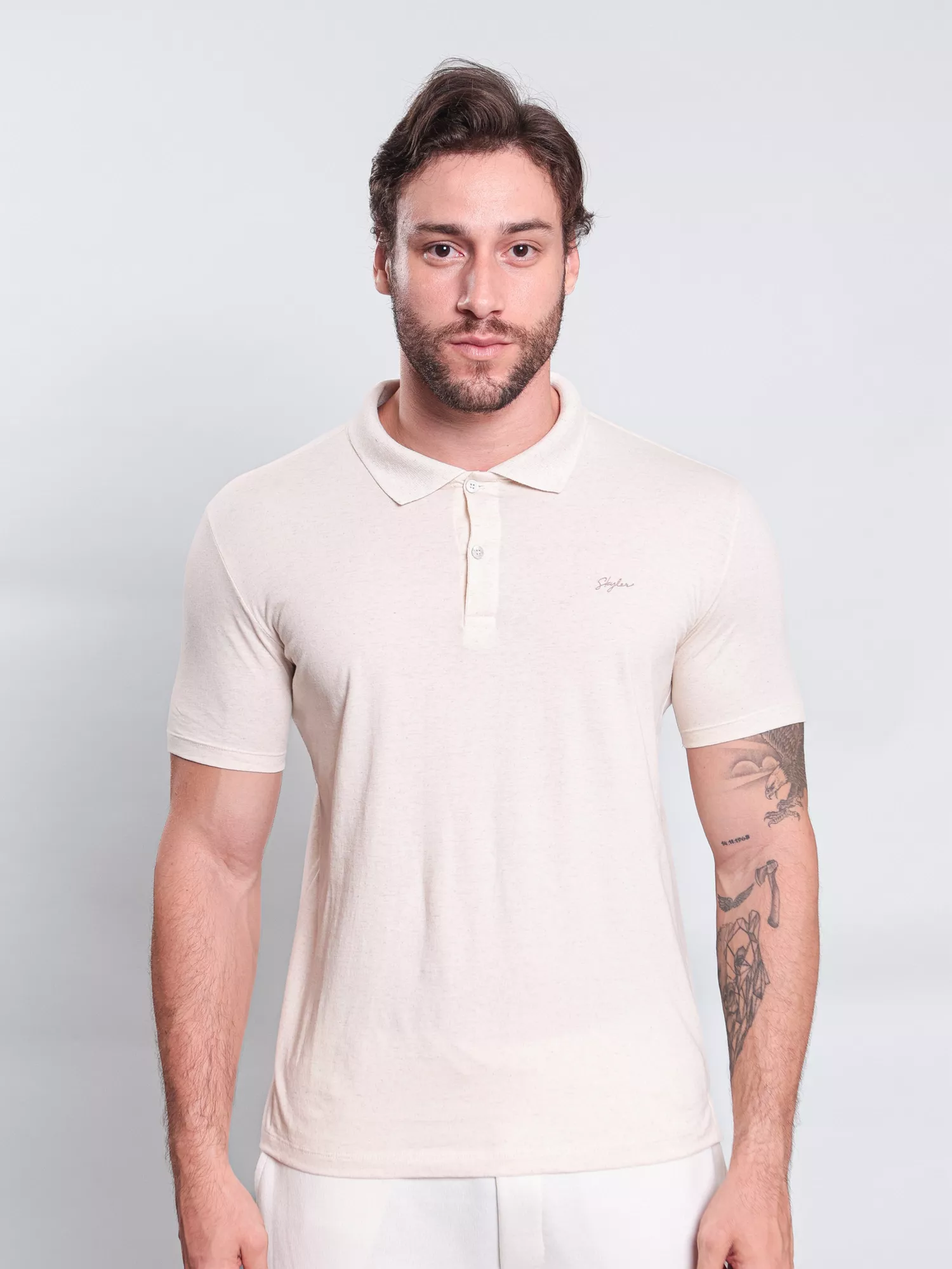 GOLA POLO CASUAL EM MALHA C/ LINHO E SILK RELEVO SKYLER